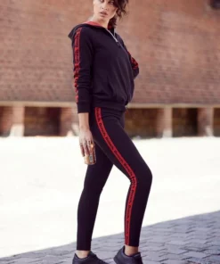 Bench. Kapuzensweatshirt mit Reißverschluss und regulierbaren Saum Ecru, Schwarz, Blau -Günstiges Bench Geschäft 7edcbe81 0fdd 51e9 b53a 579a6a535695