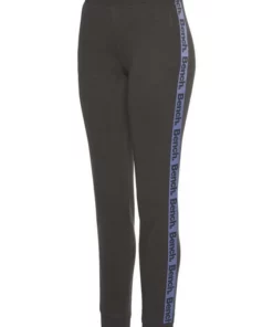 Bench. Relaxhose mit regulierbaren Gummizug und Logotape -Günstiges Bench Geschäft 8117c1fa 4826 55f0 b603 0b80093aafa4