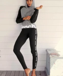 Bench. Kapuzensweatshirt mit farblich abgesetzten Ärmeln und Logodruck Dunkelgrün-grau, Weiß-rosa, Grau-schwarz 12 Bench. Kapuzensweatshirt mit farblich abgesetzten Ärmeln und Logodruck Dunkelgrün-grau, Weiß-rosa, Grau-schwarz -Günstiges Bench Geschäft 8602d416 66c7 5d83 8d06 768fab549999