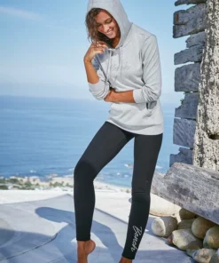 Bench. Kapuzensweatshirt mit glänzender Logostickerei Schwarz, Ecru, Hellgrau-meliert 20 Bench. Kapuzensweatshirt mit glänzender Logostickerei Schwarz, Ecru, Hellgrau-meliert -Günstiges Bench Geschäft 88564384 c356 51cb 998a ca10db3e2ca2