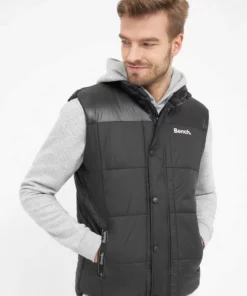 Bench. Steppweste »Finler« Abgesetzte Schulterpartie, Großflächige Absteppungen -Günstiges Bench Geschäft 8e078203 e836 58cb 81e4 361e20e519e9