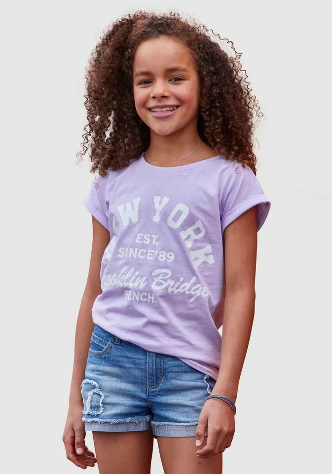 Bench. T-Shirt mit schönem Druck 3 Bench. T-Shirt mit schönem Druck