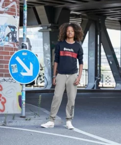 Bench. Sweathose mit großem Logo-Druck und Nahttaschen -Günstiges Bench Geschäft 9536c862 02b1 5a66 9e71 f65d1af466f1