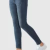 Bench. Stretch-Jeans mit dezenten Abriebeffekten in Super Skinny -Günstiges Bench Geschäft 967f7e31 df27 5056 ad14 e3625b40d2df
