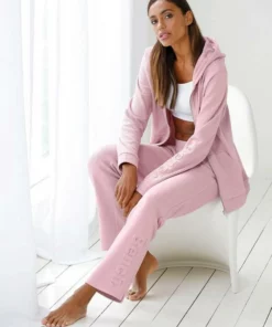 Bench. Relaxhose aus Piqué mit 3D-Logoschriftzug Black, Ecru, Old rose 15 Bench. Relaxhose aus Piqué mit 3D-Logoschriftzug Black, Ecru, Old rose -Günstiges Bench Geschäft 998cbb70 0de6 5460 8b52 a7b0a7e4bc8c