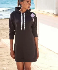 Bench. Sweatkleid mit Blumenprint auf der Schulter Schwarz, Weiß, Rauchrosa -Günstiges Bench Geschäft a1654ac5 1be7 5b0c 971f 3fbf202fb3eb