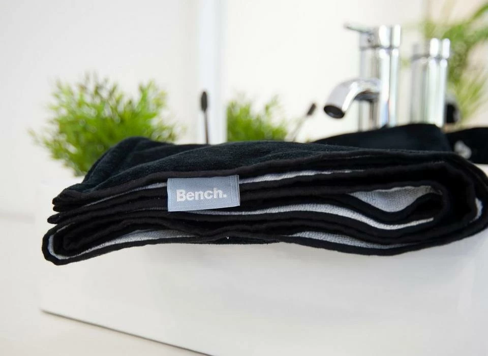 Bench. Strandtuch »Bench« (1-St), mit dekorativem "Bench" Schriftzug 3 Bench. Strandtuch »Bench« (1-St), mit dekorativem "Bench" Schriftzug – Bild 2