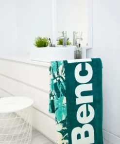 Bench. Strandtuch »Bench« (1-St), mit dekorativem "Bench" Schriftzug -Günstiges Bench Geschäft af582a59 3ce8 5eb4 a80a f36329f54cb7