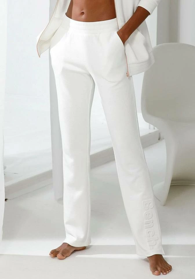 Bench. Relaxhose aus Piqué mit 3D-Logoschriftzug Black, Ecru, Old rose 10 Bench. Relaxhose aus Piqué mit 3D-Logoschriftzug Black, Ecru, Old rose – Bild 8