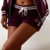 Bench. Sweatshorts mit Logodruck in Metalloptik Schwarz, Ecru, Aubergine -Günstiges Bench Geschäft c3d82ace 311d 5baa a774 c15c997d51b5