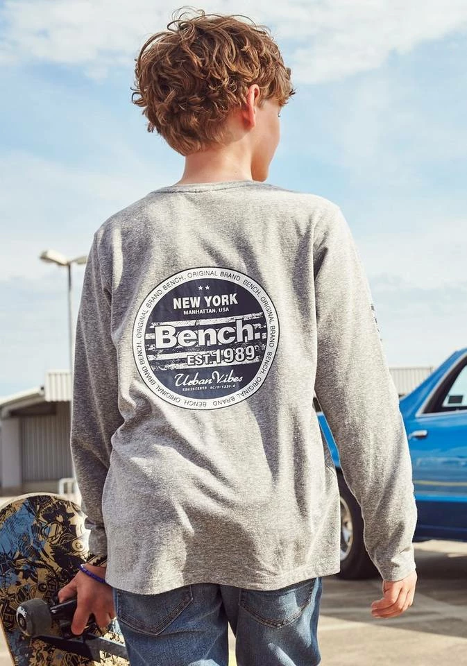 Bench. Langarmshirt »mit Ärmel-und Rückendruck« 6 Bench. Langarmshirt »mit Ärmel-und Rückendruck« – Bild 4