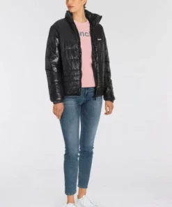 Bench. Steppjacke mit integrierter Kapuze im Kragen 14 Bench. Steppjacke mit integrierter Kapuze im Kragen -Günstiges Bench Geschäft d6d3e9de 32d6 55ac abbc d24e0aee6af4