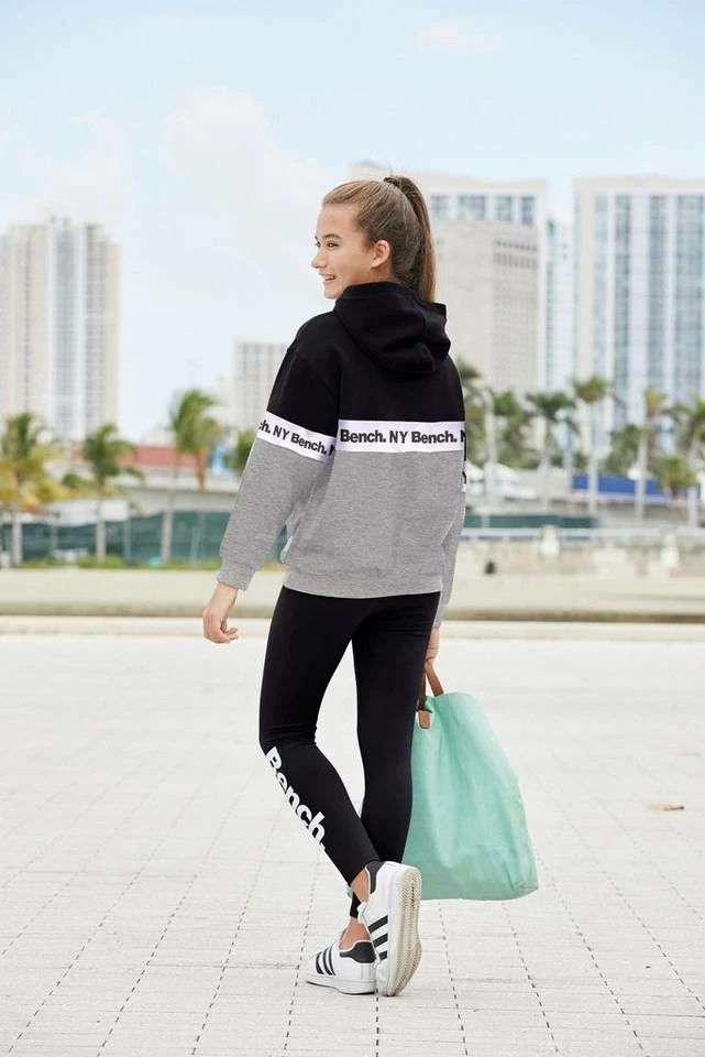 Bench. Kapuzensweatshirt mit fortlaufendem Logodruck 9 Bench. Kapuzensweatshirt mit fortlaufendem Logodruck – Bild 7