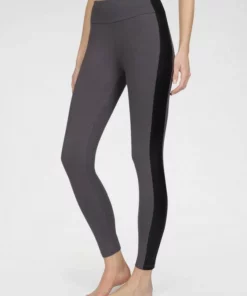 Bench. Leggings mit seitlichem Einsatz aus Lederimitation -Günstiges Bench Geschäft dd8a963a 851b 55be 82f4 13e3808eb625