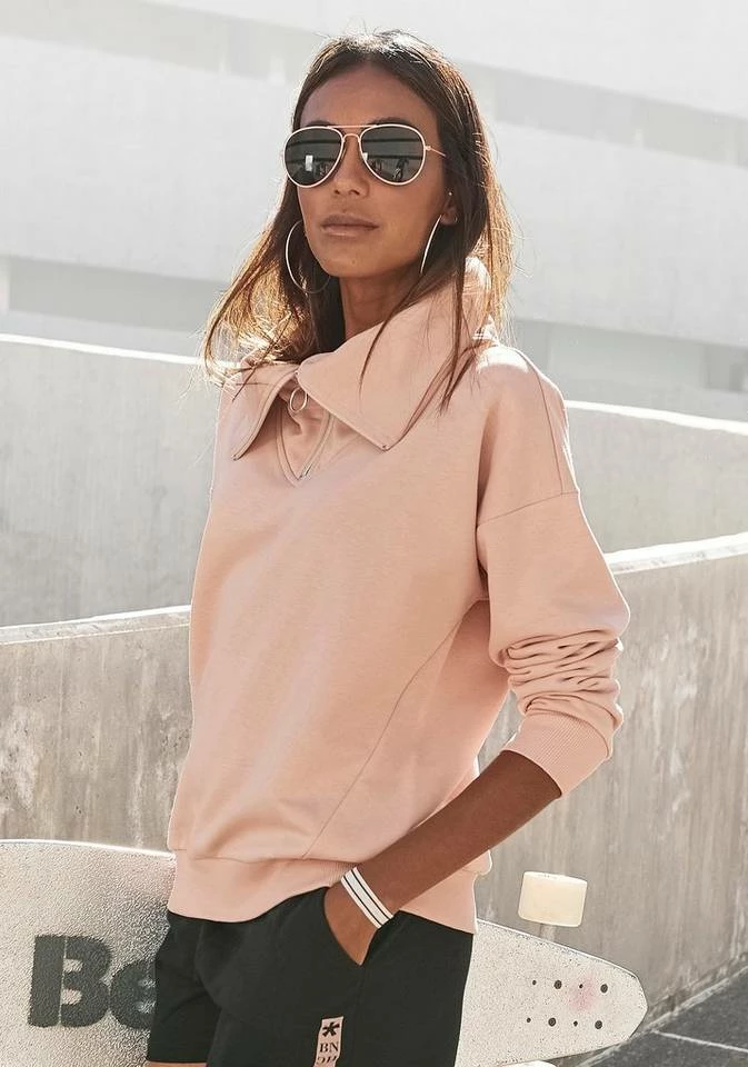 Bench. Sweater mit Stehkragen und Logodruck Schwarz, Altrosa, Grau 13 Bench. Sweater mit Stehkragen und Logodruck Schwarz, Altrosa, Grau – Bild 11