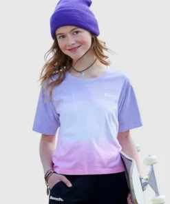 Bench. T-Shirt in modisch weiter, kurzer Form