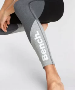 Bench. Leggings im sportiven Colorblockdesign -Günstiges Bench Geschäft e3065f18 9d96 515f 853f b0308af3c6a8
