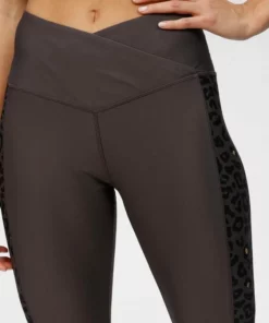 Bench. Caprileggings mit Leodruck und Mesh-Einsatz Black, White-leo 22 Bench. Caprileggings mit Leodruck und Mesh-Einsatz Black, White-leo -Günstiges Bench Geschäft e5999d32 c274 5e9a afb2 3f9413dde2e7