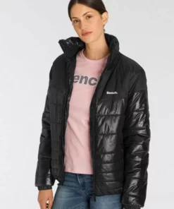 Bench. Steppjacke mit integrierter Kapuze im Kragen 18 Bench. Steppjacke mit integrierter Kapuze im Kragen -Günstiges Bench Geschäft eb96272c ed41 522c ad18 19f689e915d3
