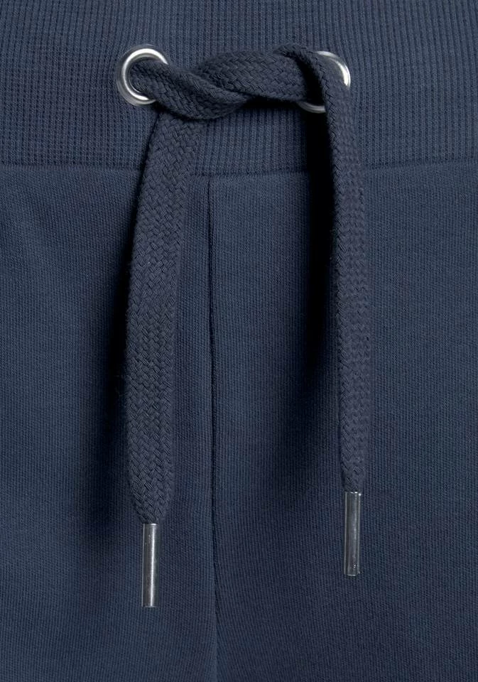 Bench. Sweatshorts mit glänzender Logostickerei Marine, Mint, Beere 7 Bench. Sweatshorts mit glänzender Logostickerei Marine, Mint, Beere – Bild 5