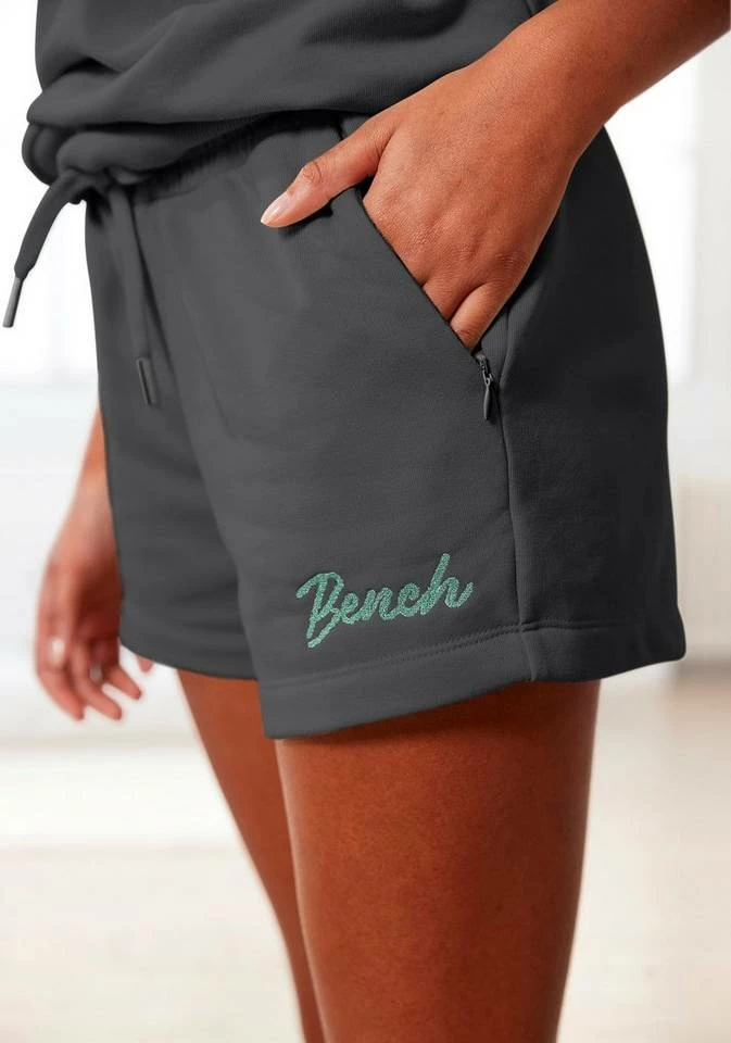 Bench. Shorts mit Reißverschlusstaschen Anthrazit-melange, Schwarz, Mint-melange 3 Bench. Shorts mit Reißverschlusstaschen Anthrazit-melange, Schwarz, Mint-melange